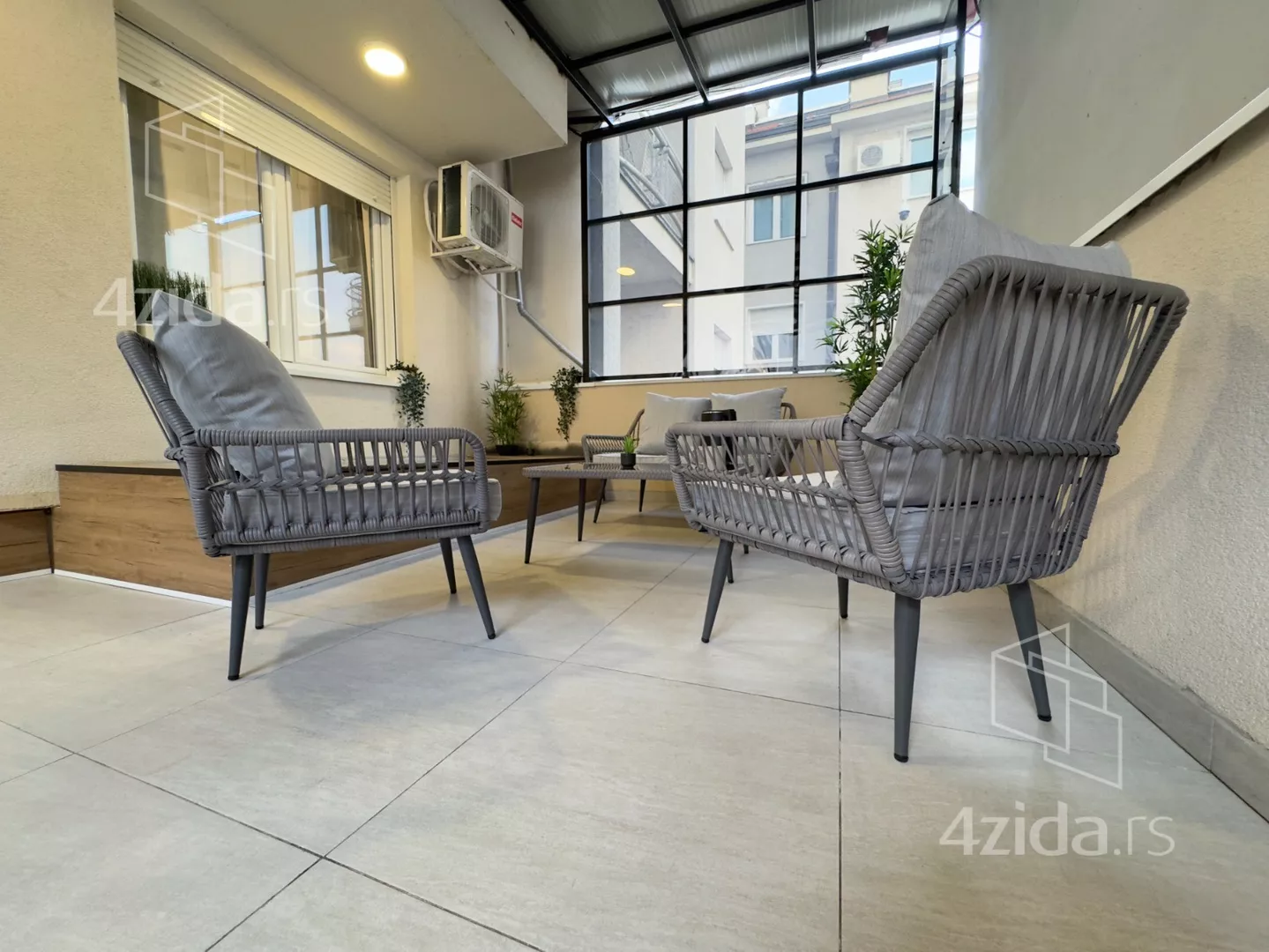 Troiposoban stan | 4zida