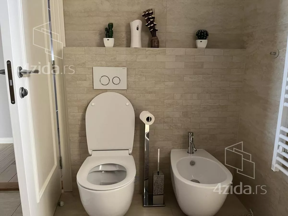 Šestosoban stan | 4zida