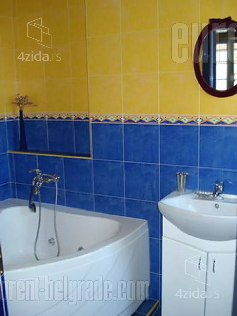 Četvoroiposoban stan | 4zida