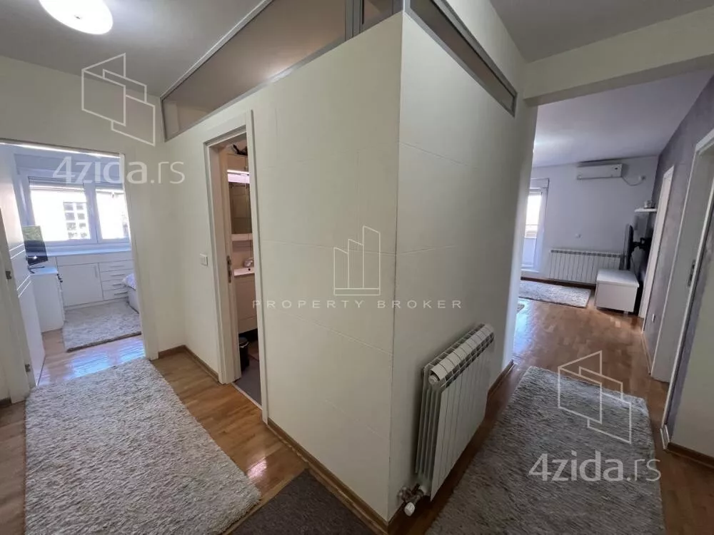 Petosoban stan | 4zida