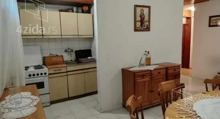 Troiposoban stan | 4zida