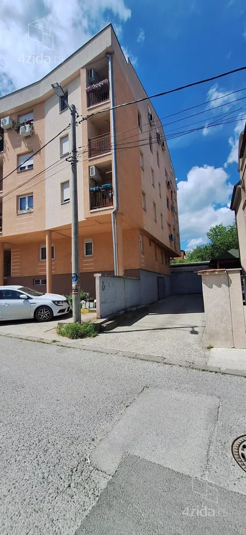 Garaža | 4zida