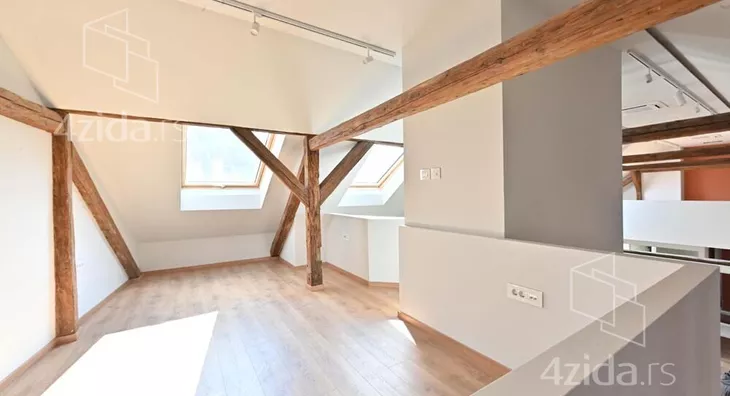 Poslovna zgrada | 4zida