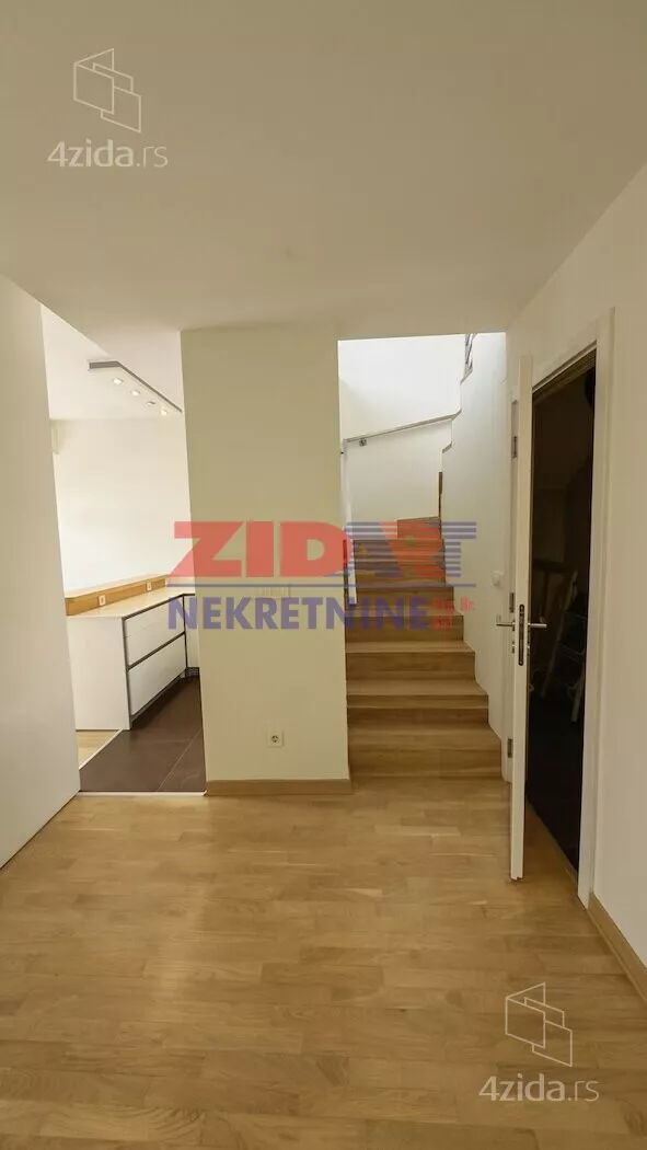 Četvoroiposoban stan | 4zida