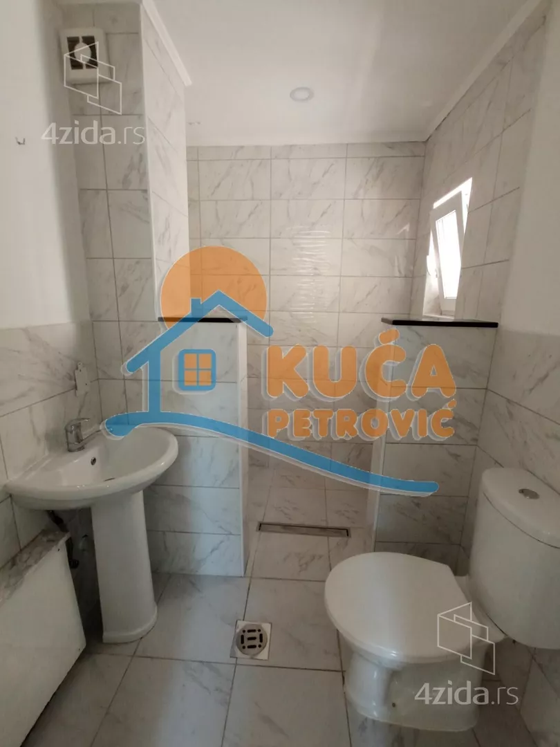 Lokal | 4zida