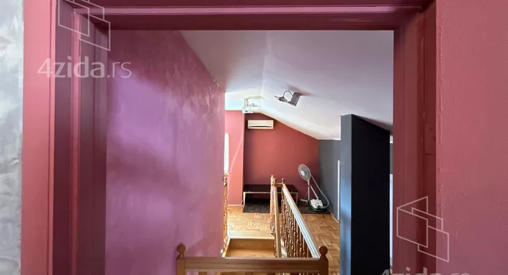 Četvoroiposoban stan | 4zida