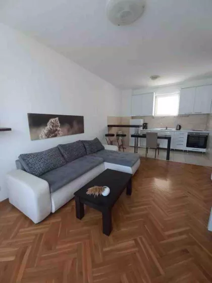 Crveni Krst Vračar | 4zida.rs