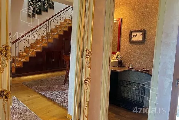 Šestosoban stan | 4zida