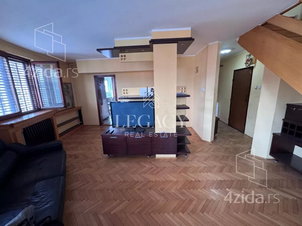 Petosoban stan | 4zida