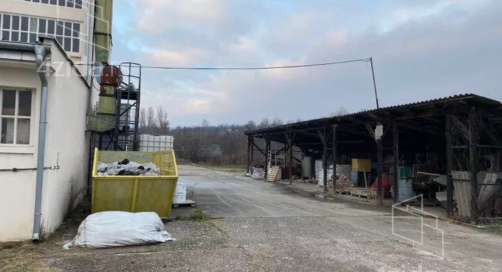 Poslovna zgrada | 4zida