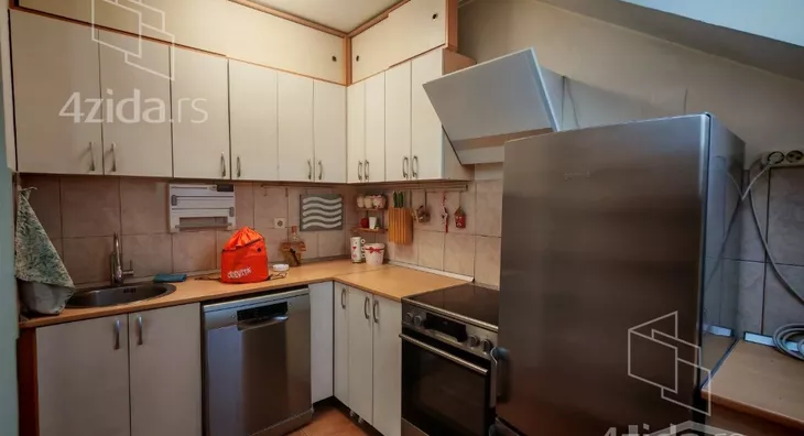 Petosoban stan | 4zida