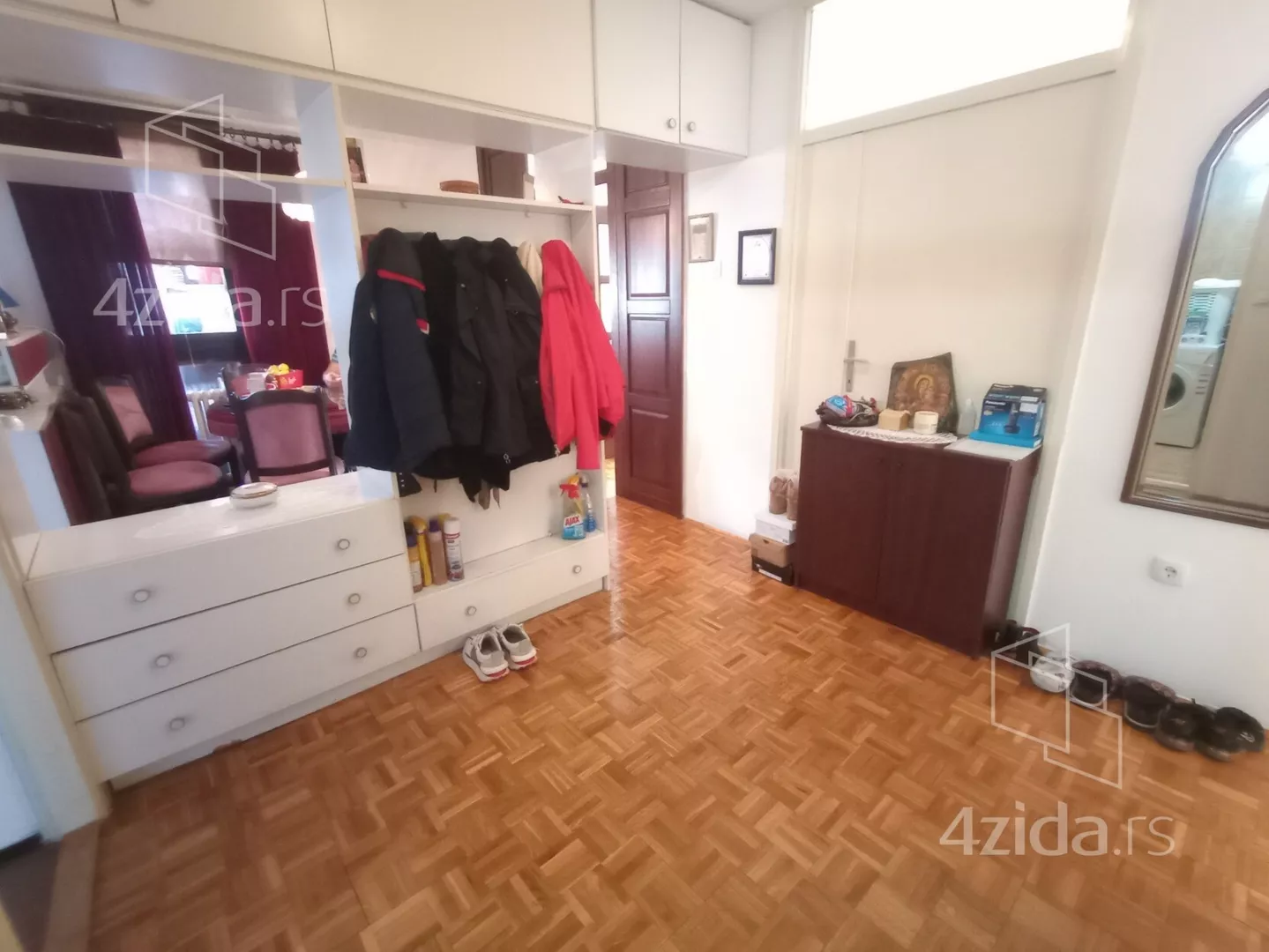 Troiposoban stan | 4zida
