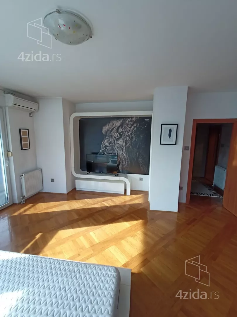 Četvoroiposoban stan | 4zida