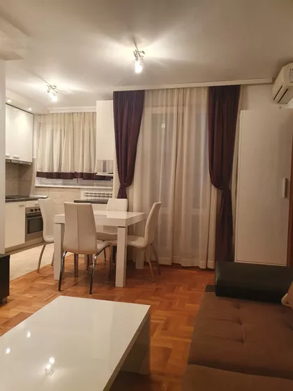 Crveni Krst Vračar | 4zida.rs