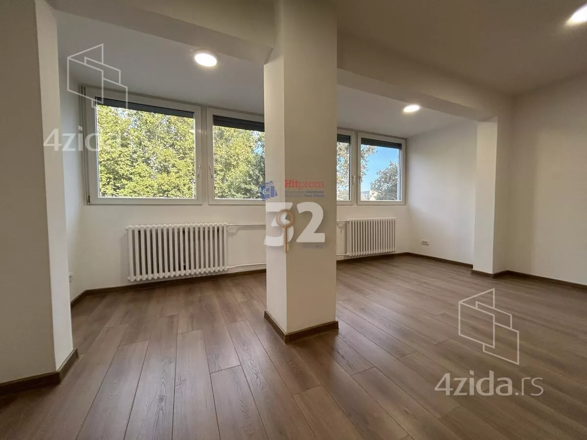 Četvoroiposoban stan | 4zida