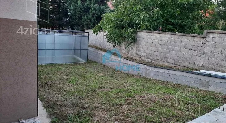 Četvoroiposoban stan | 4zida