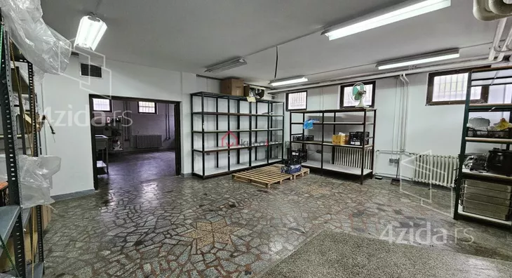 Poslovna zgrada | 4zida