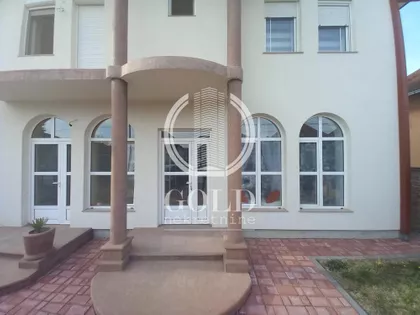 Ljubice Ravasi | 4zida.rs