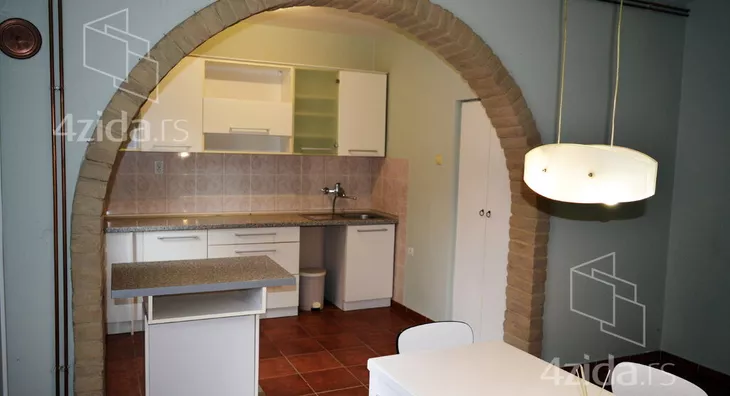 Šestosoban stan | 4zida