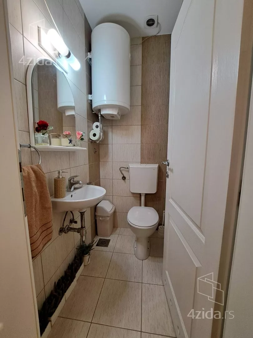 Petosoban stan | 4zida