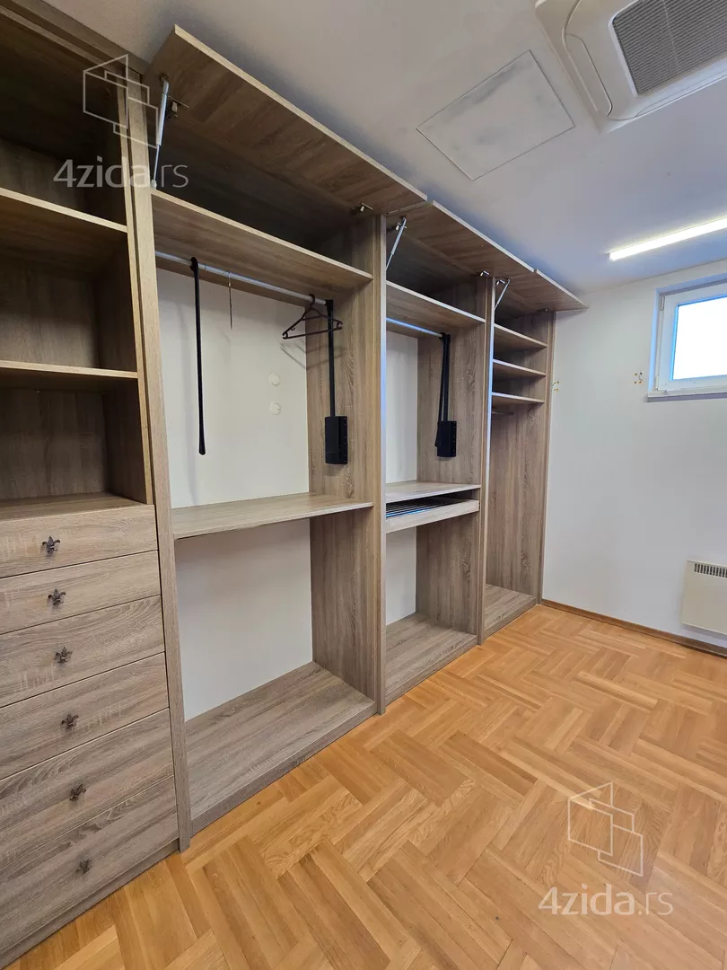 Šestosoban stan | 4zida