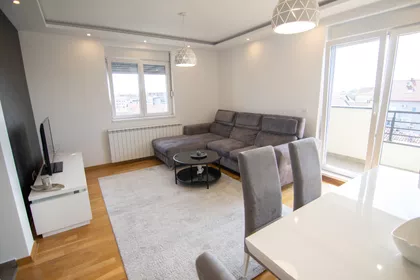 Niška 6B | 4zida.rs