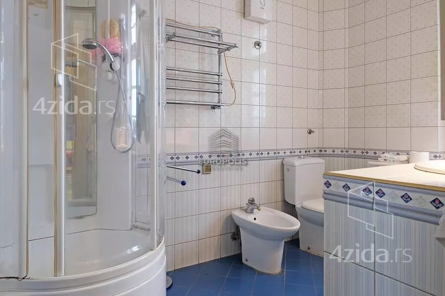 Petosoban stan | 4zida