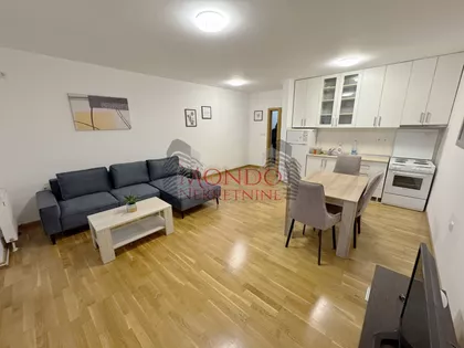 Crveni Pevac | 4zida.rs