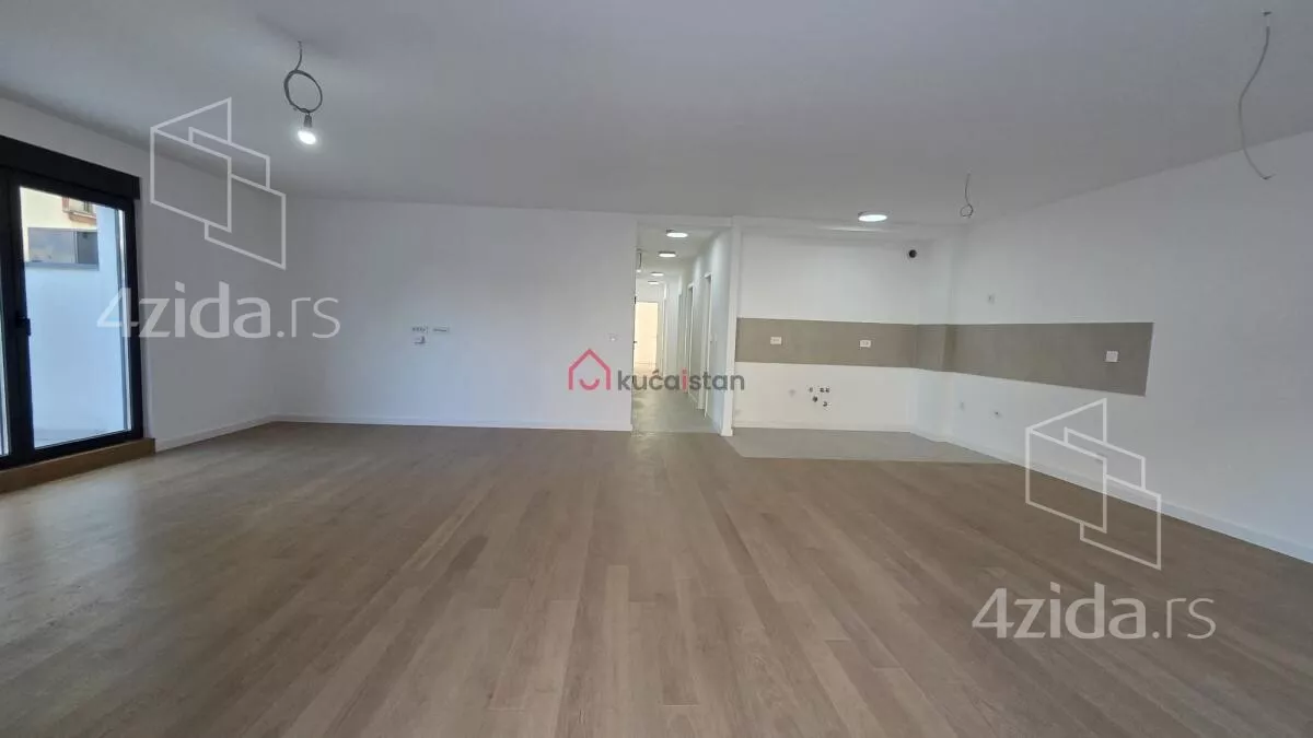 Četvoroiposoban stan | 4zida