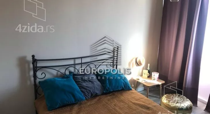 Četvoroiposoban stan | 4zida