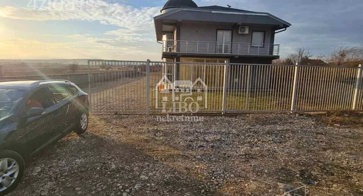 Poslovna zgrada | 4zida