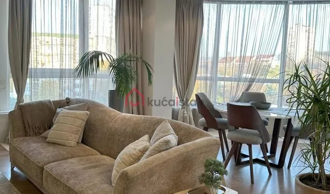 Četvoroiposoban stan | 4zida