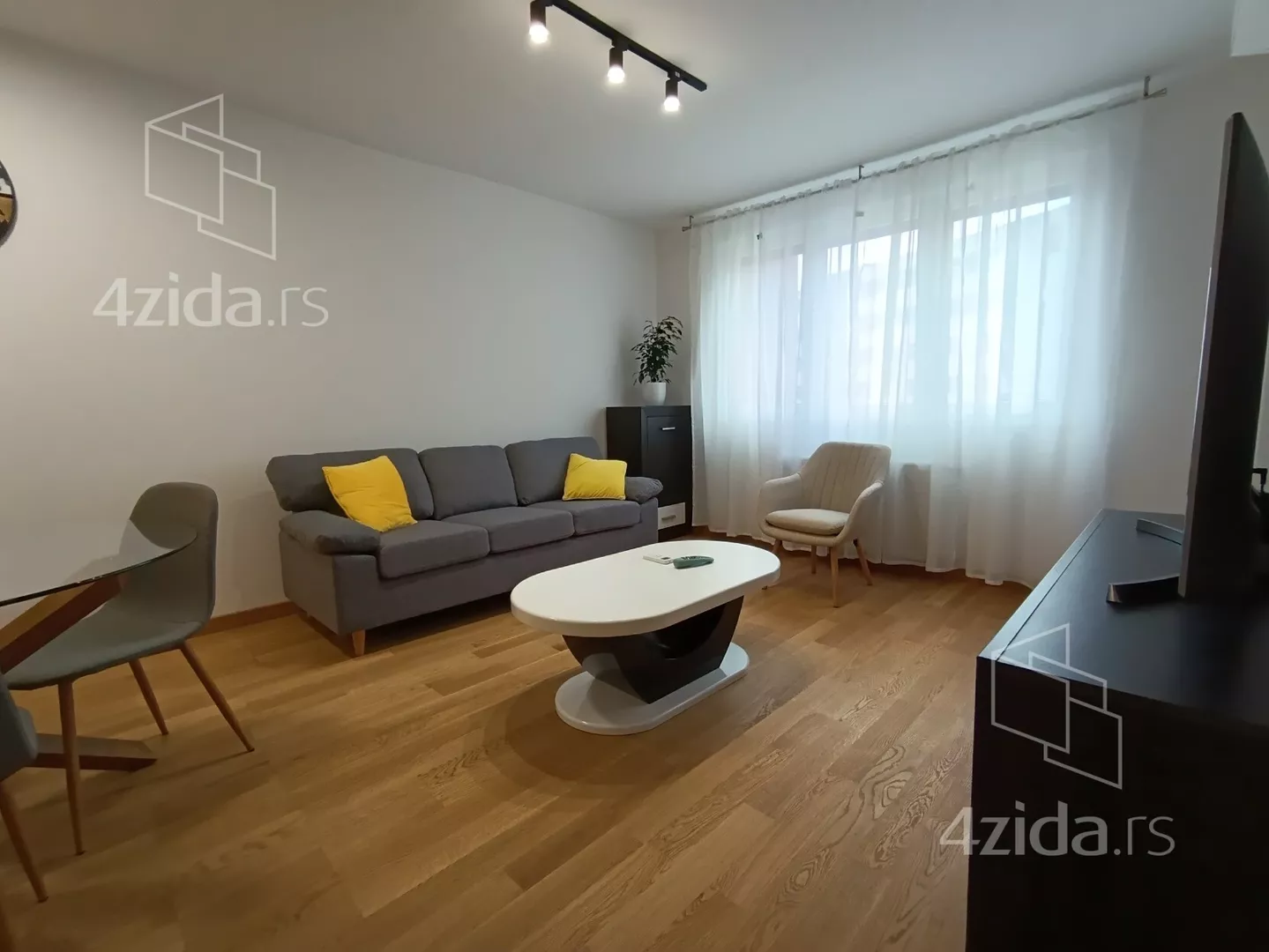 Jednoiposoban stan | 4zida