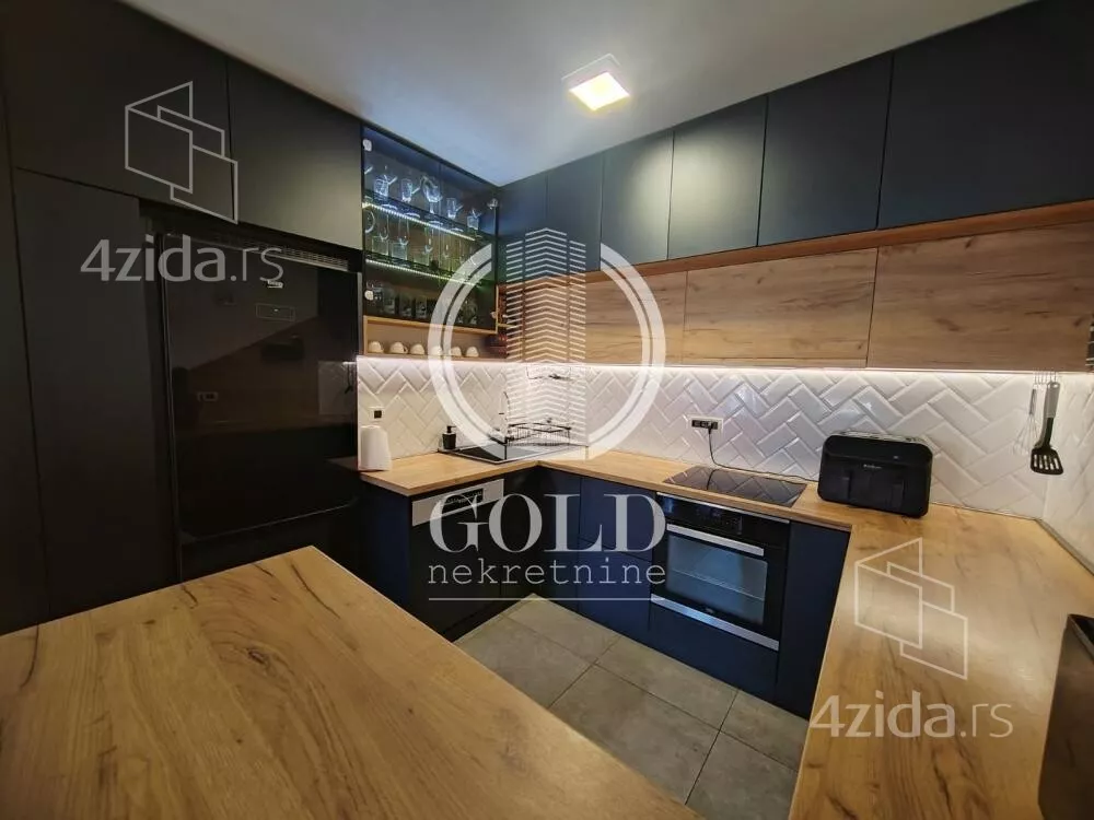 Četvoroiposoban stan | 4zida