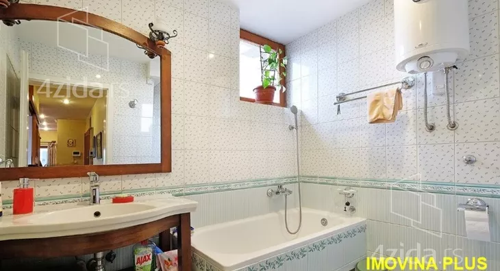 Šestosoban stan | 4zida