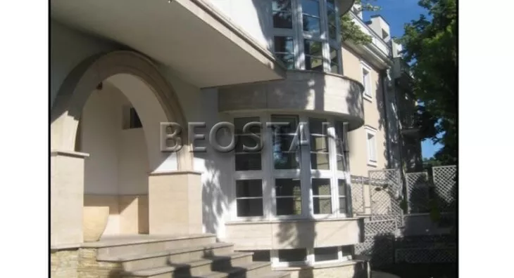 Šestoiposoban stan | 4zida