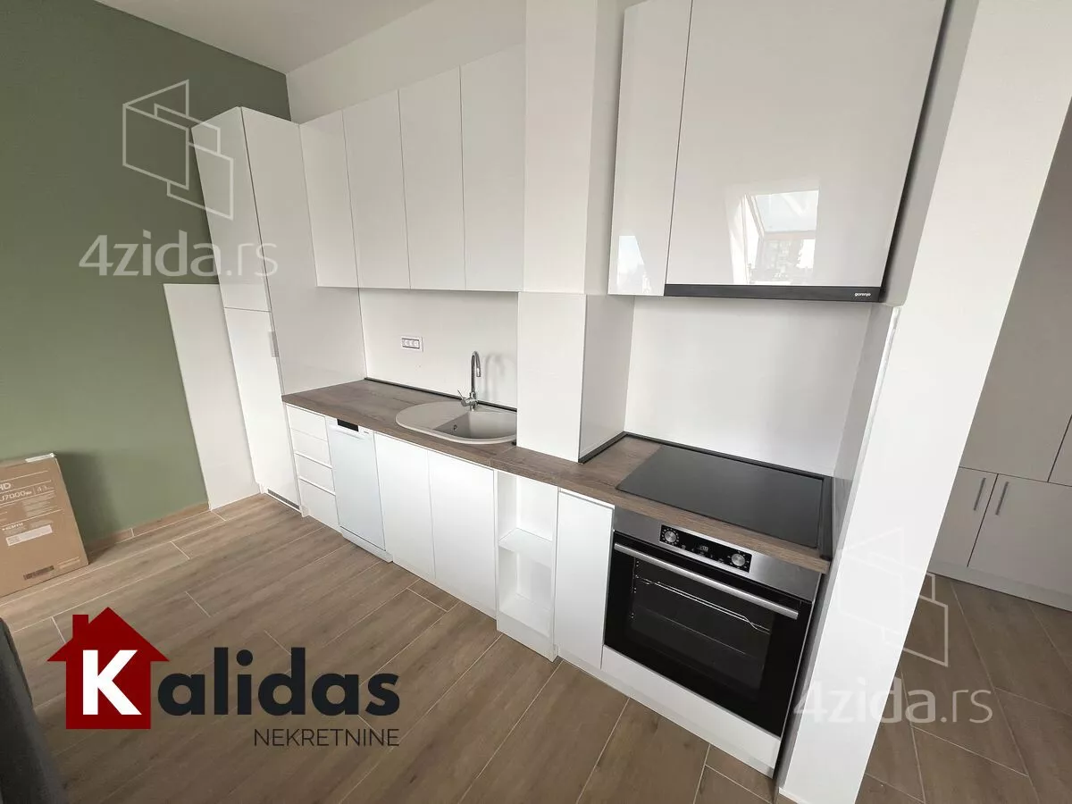 Šestosoban stan | 4zida