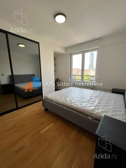 Četvoroiposoban stan | 4zida