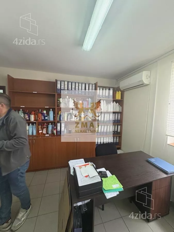 Poslovna zgrada | 4zida