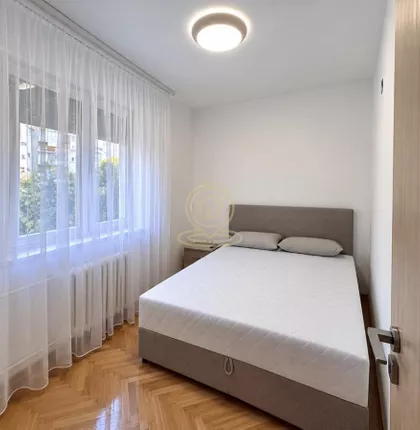 Crveni Krst Vračar | 4zida.rs