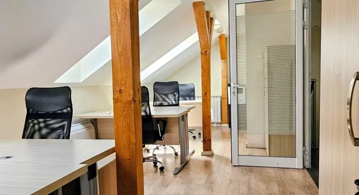 Poslovna zgrada | 4zida