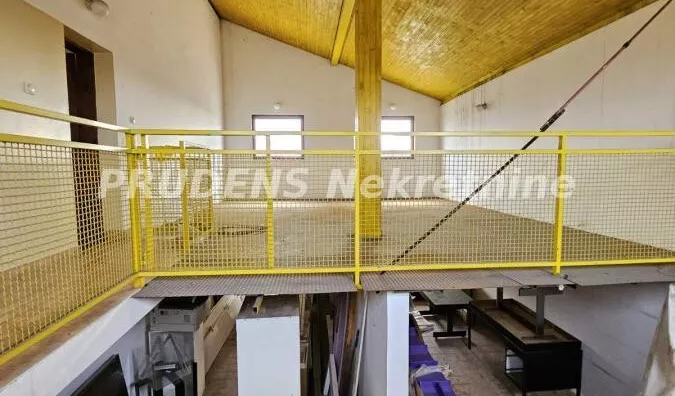 Poslovna zgrada | 4zida