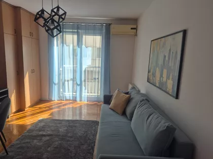 Lasla Gala | 4zida.rs