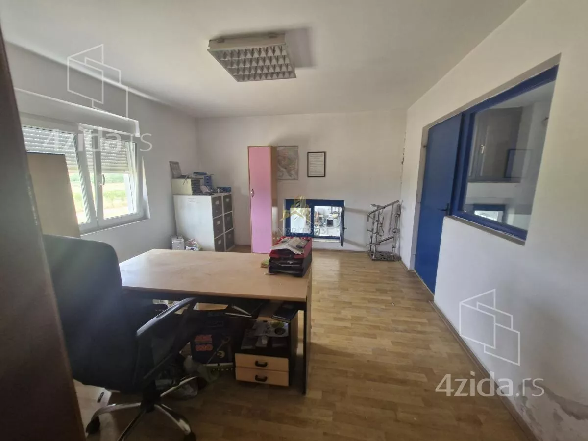 Poslovna zgrada | 4zida