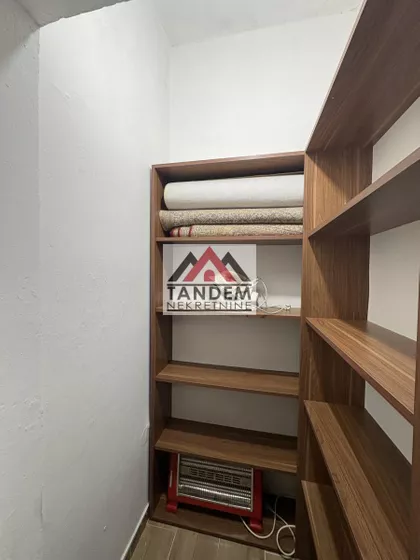 Crveni Pevac | 4zida.rs