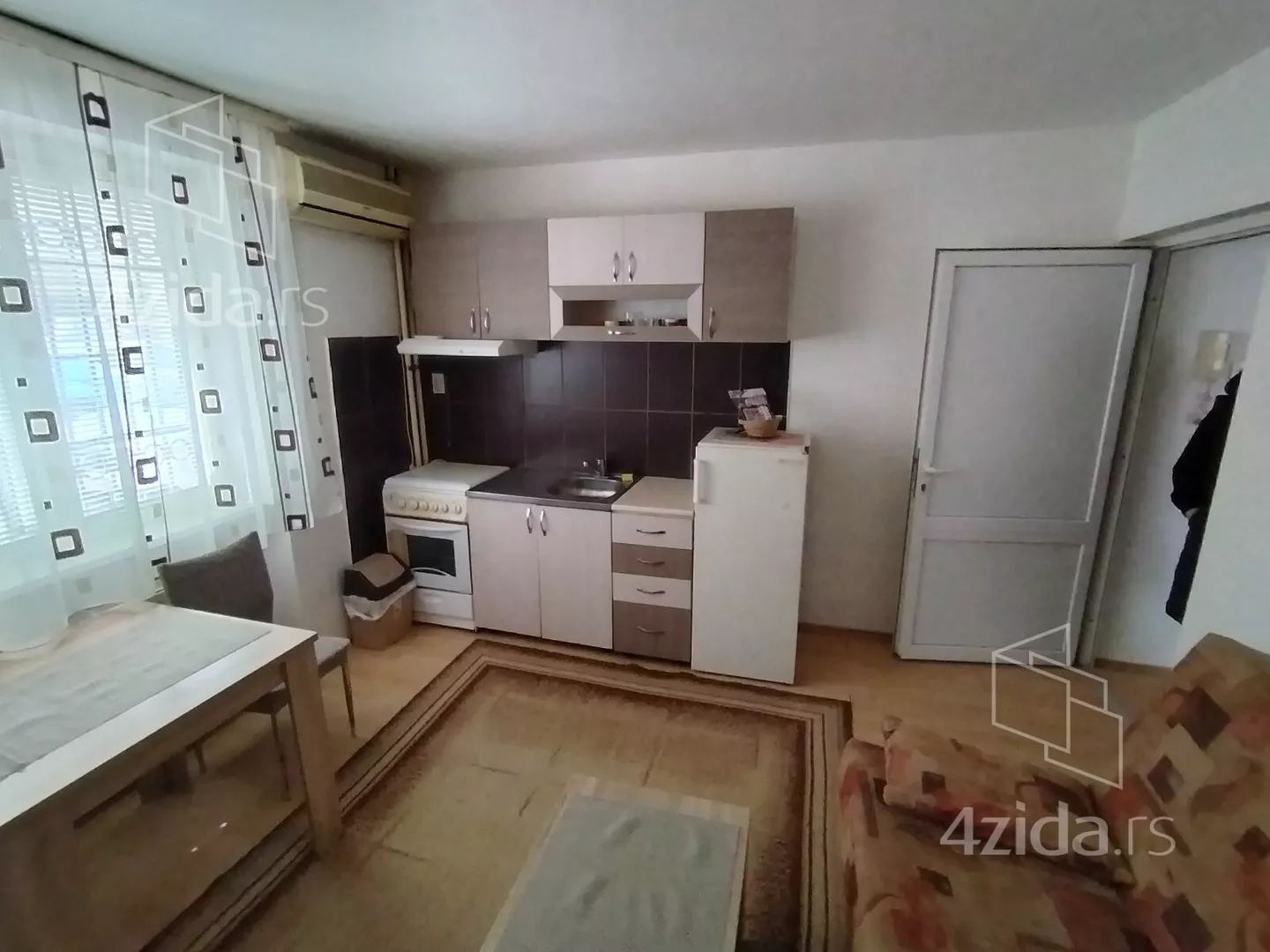 Jednoiposoban stan | 4zida