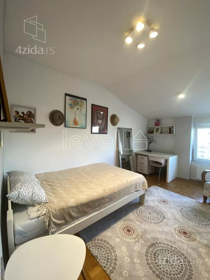 Šestosoban stan | 4zida