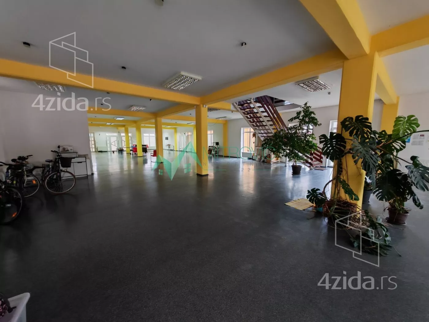 Poslovni prostor | 4zida