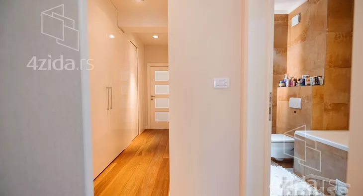 Šestosoban stan | 4zida