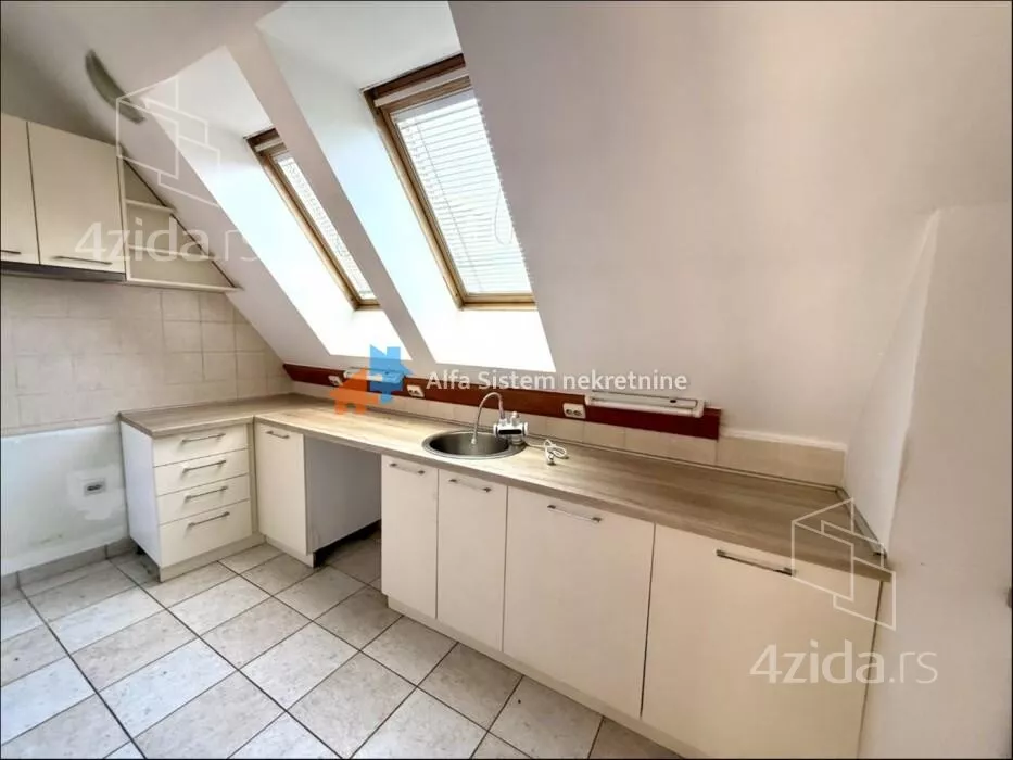 Šestosoban stan | 4zida